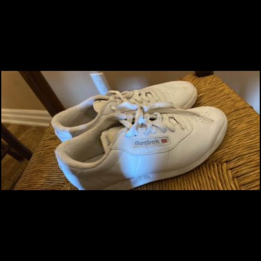 Reebok classic women’s leather running shoes size 7.5